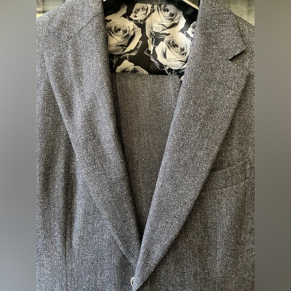 Tailor made Grey suit by Michael Andrews Bespoke - Picture 3 of 5